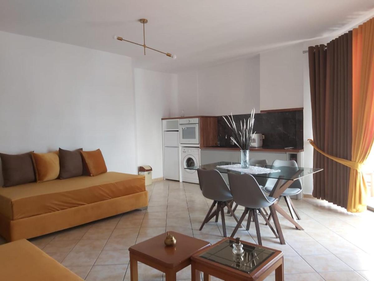 Flora Apartments Sarande Exterior photo