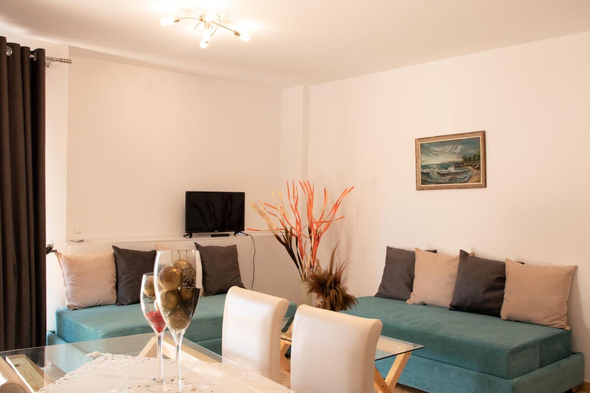 Flora Apartments Sarande Exterior photo